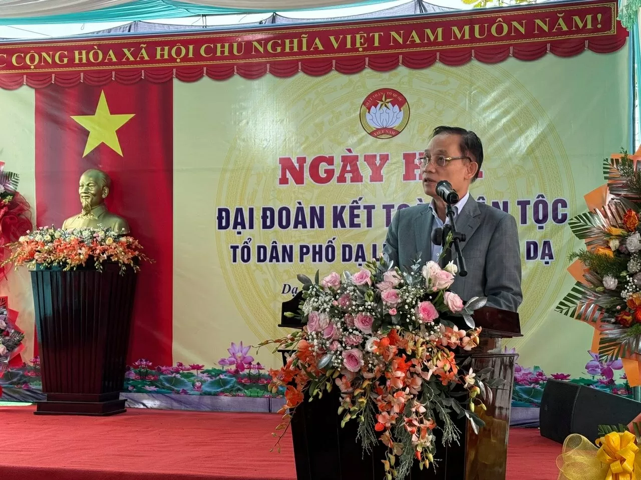 Bộ trưởng Ngoại giao Lê Hoài Trung dự Ngày hội Đại đoàn kết toàn dân tộc tại Tổ dân phố Dạ Lê