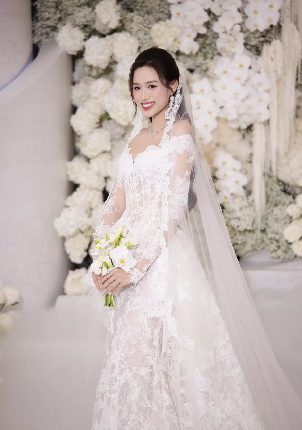 Hoa hậu Đỗ Thị Hà xả loạt ảnh cưới đẹp nên thơ