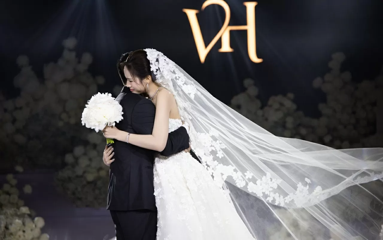 Hoa hậu Đỗ Thị Hà xả loạt ảnh cưới đẹp nên thơ