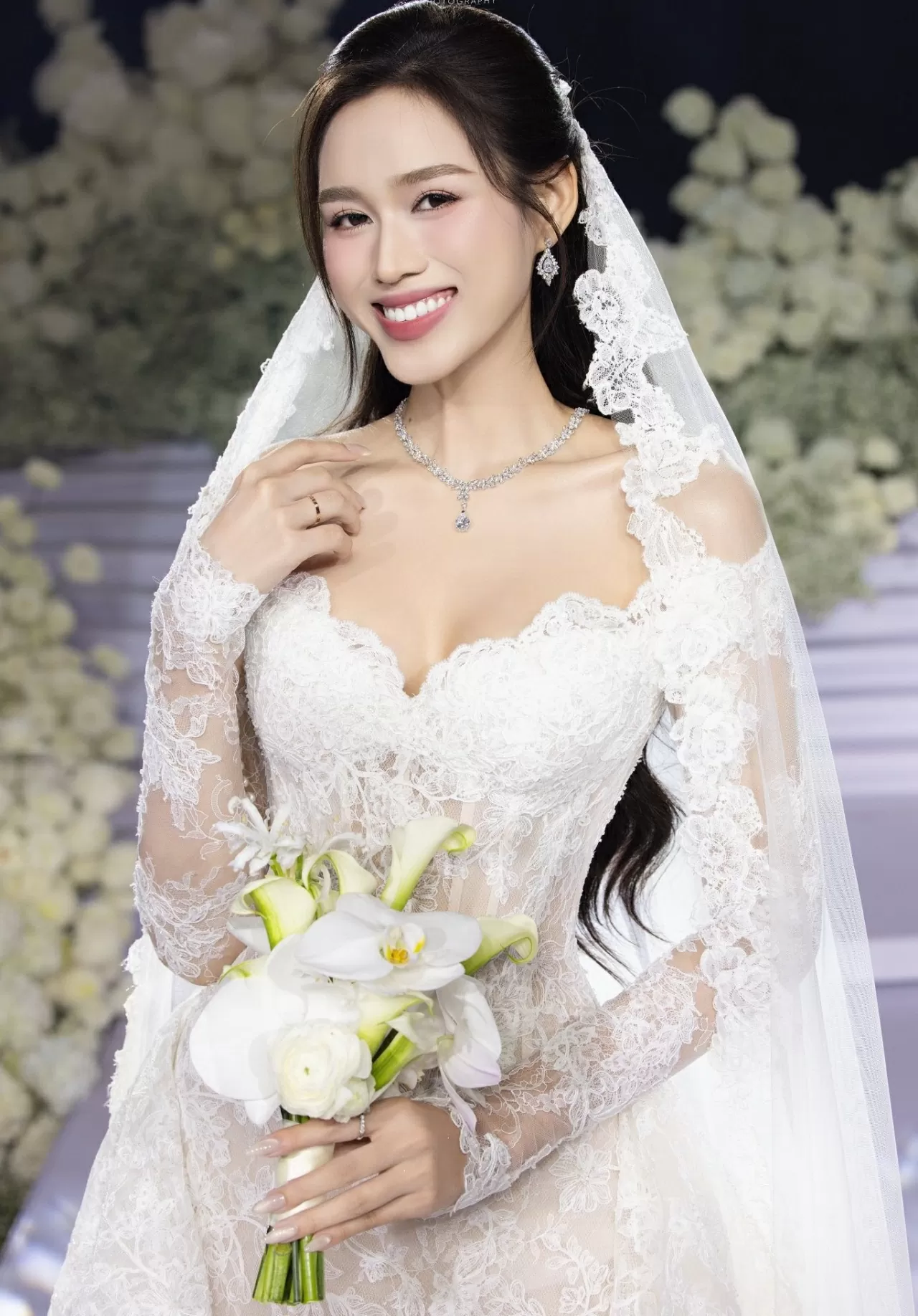 Hoa hậu Đỗ Thị Hà xả loạt ảnh cưới đẹp nên thơ