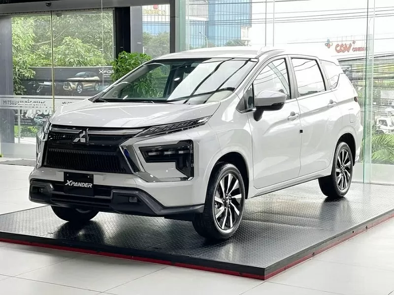Top 10 xe ô tô động cơ đốt trong bán chạy nhất tháng 10/2025: Mitsubishi Xpander lấy lại ‘ngôi vương’.