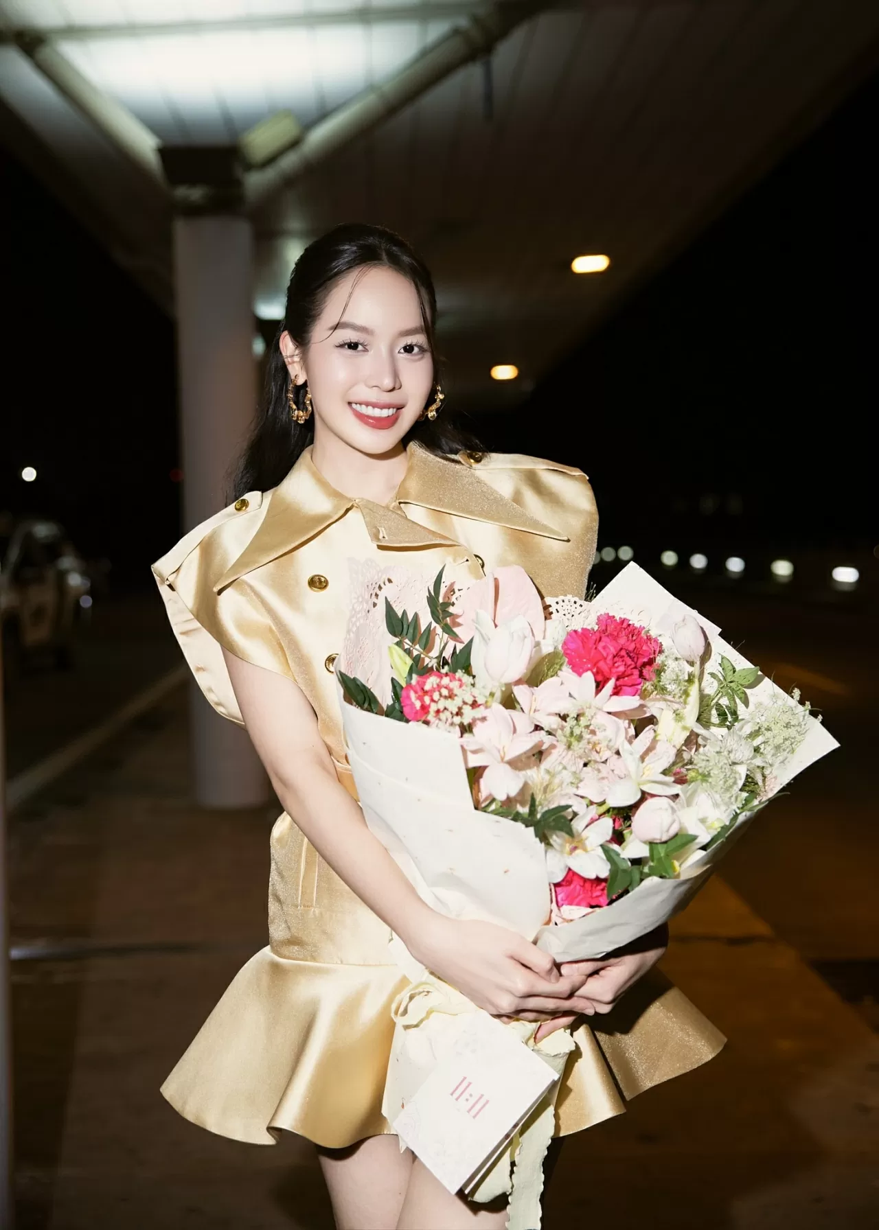 Hoa hậu Huỳnh Thị Thanh Thủy xúc động trước thềm trao lại vương miện cho tân Miss International