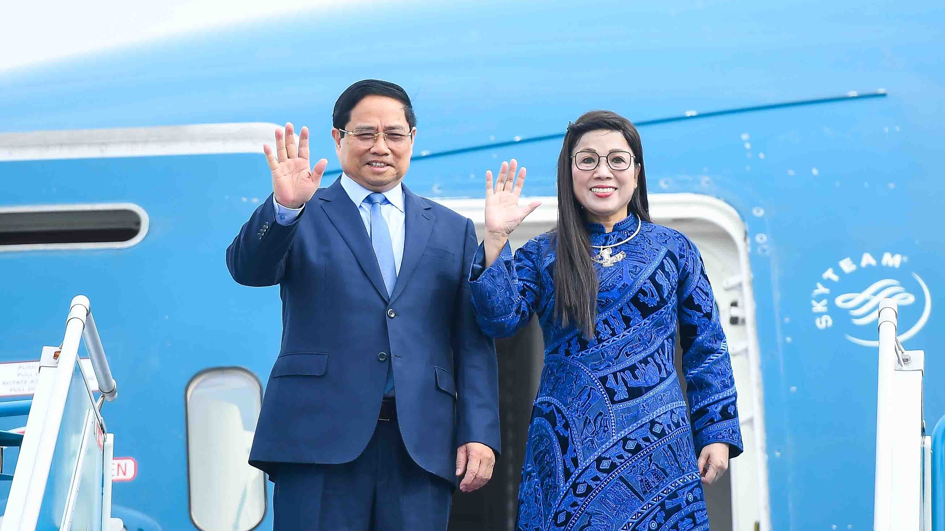 thu tuong pham minh chinh va phu nhan bat dau chuyen cong tac tai kuwait algeria va nam phi