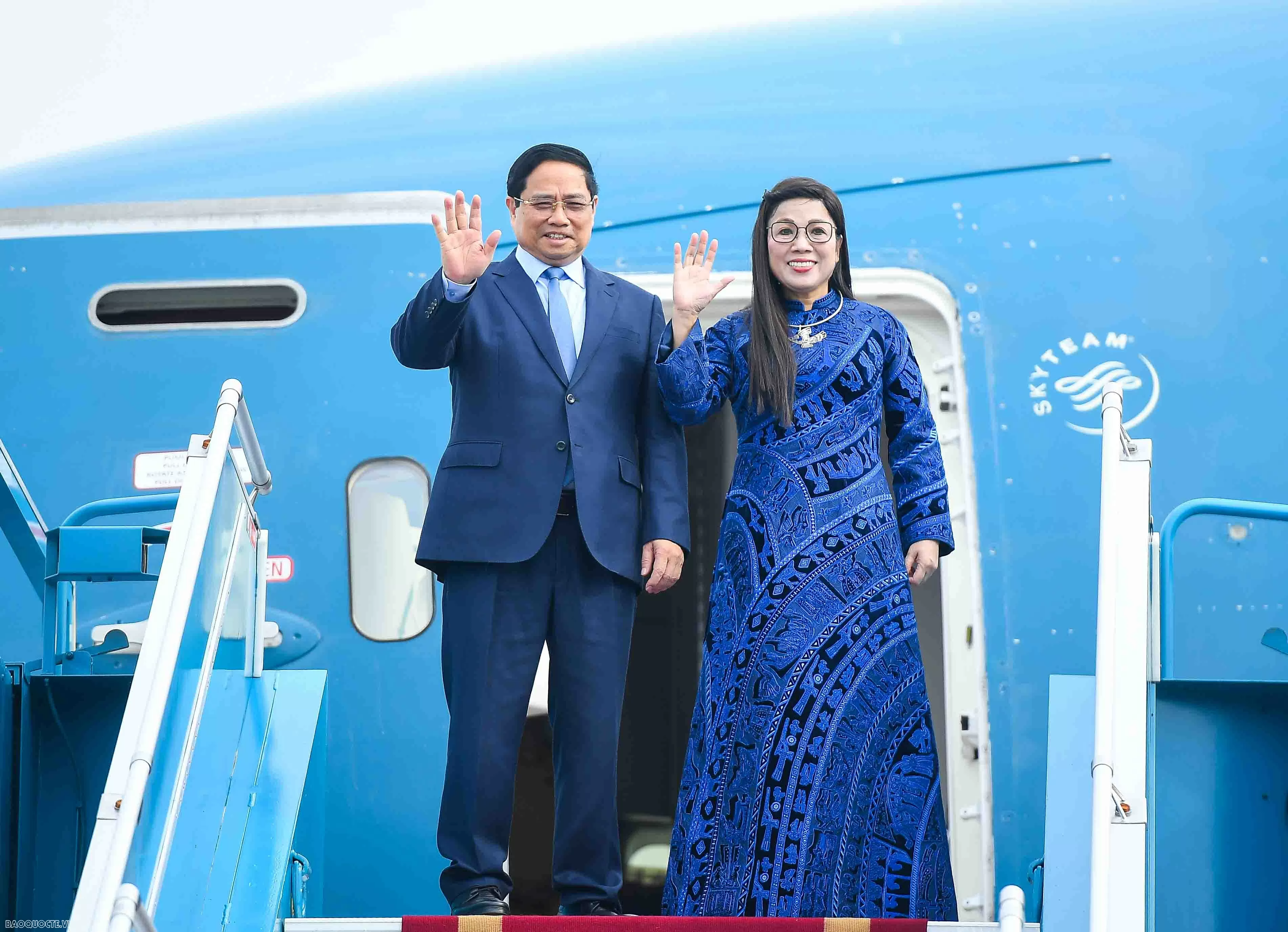 Thủ tướng Phạm Minh Chính và Phu nhân bắt đầu chuyến công tác tại Kuwait, Algeria và Nam Phi Thủ tướng Phạm Minh Chính và Phu nhân bắt đầu chuyến công tác tại Kuwait, Algeria và Nam Phi