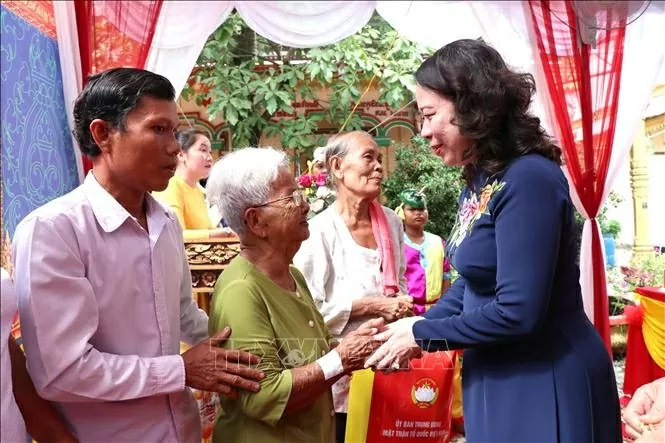 Phó Chủ tịch nước Võ Thị Ánh Xuân dự Ngày hội Đại đoàn kết toàn dân tộc năm 2025 tại tỉnh Vĩnh Long