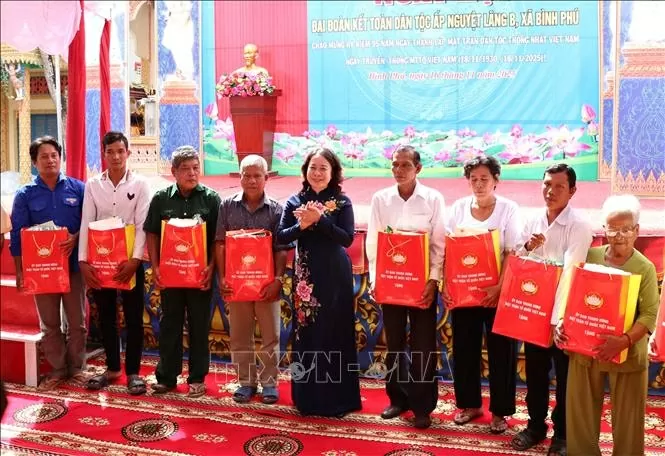 Phó Chủ tịch nước Võ Thị Ánh Xuân dự Ngày hội Đại đoàn kết toàn dân tộc năm 2025 tại tỉnh Vĩnh Long