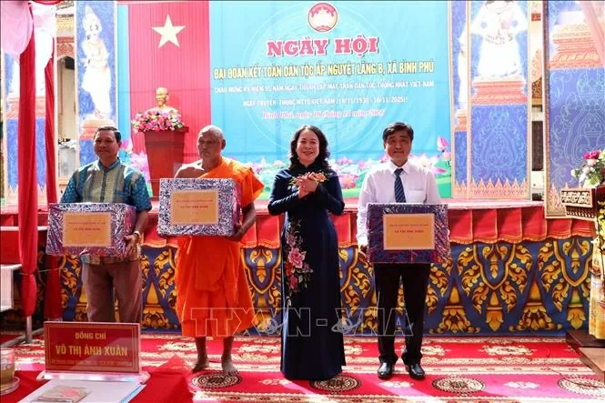 Phó Chủ tịch nước Võ Thị Ánh Xuân dự Ngày hội Đại đoàn kết toàn dân tộc năm 2025 tại tỉnh Vĩnh Long