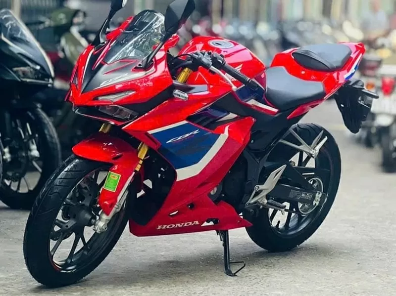 Cập nhật bảng giá xe Honda CBR150R mới nhất tháng 11/2025.