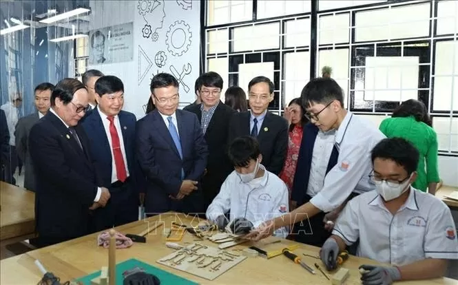 Phó Thủ tướng Chính phủ Lê Thành Long: Cần đổi mới toàn diện giáo dục và đào tạo, quan tâm bồi dưỡng nhân tài Phó Thủ tướng Chính phủ Lê Thành Long: Cần đổi mới toàn diện giáo dục và đào tạo, quan tâm bồi dưỡng nhân tài