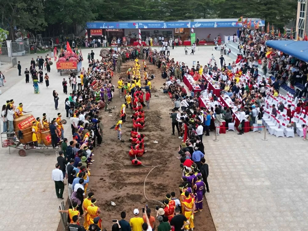 Giao lưu và trình diễn thực hành di sản văn hóa phi vật thể nghi lễ, trò chơi kéo co tại Hà Nội