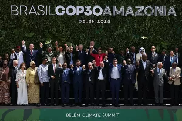 Các nhà lãnh đạo chụp ảnh lưu niệm tại Hội nghị COP30 diễn ra tại Brazil. (Nguồn: The New York Times)