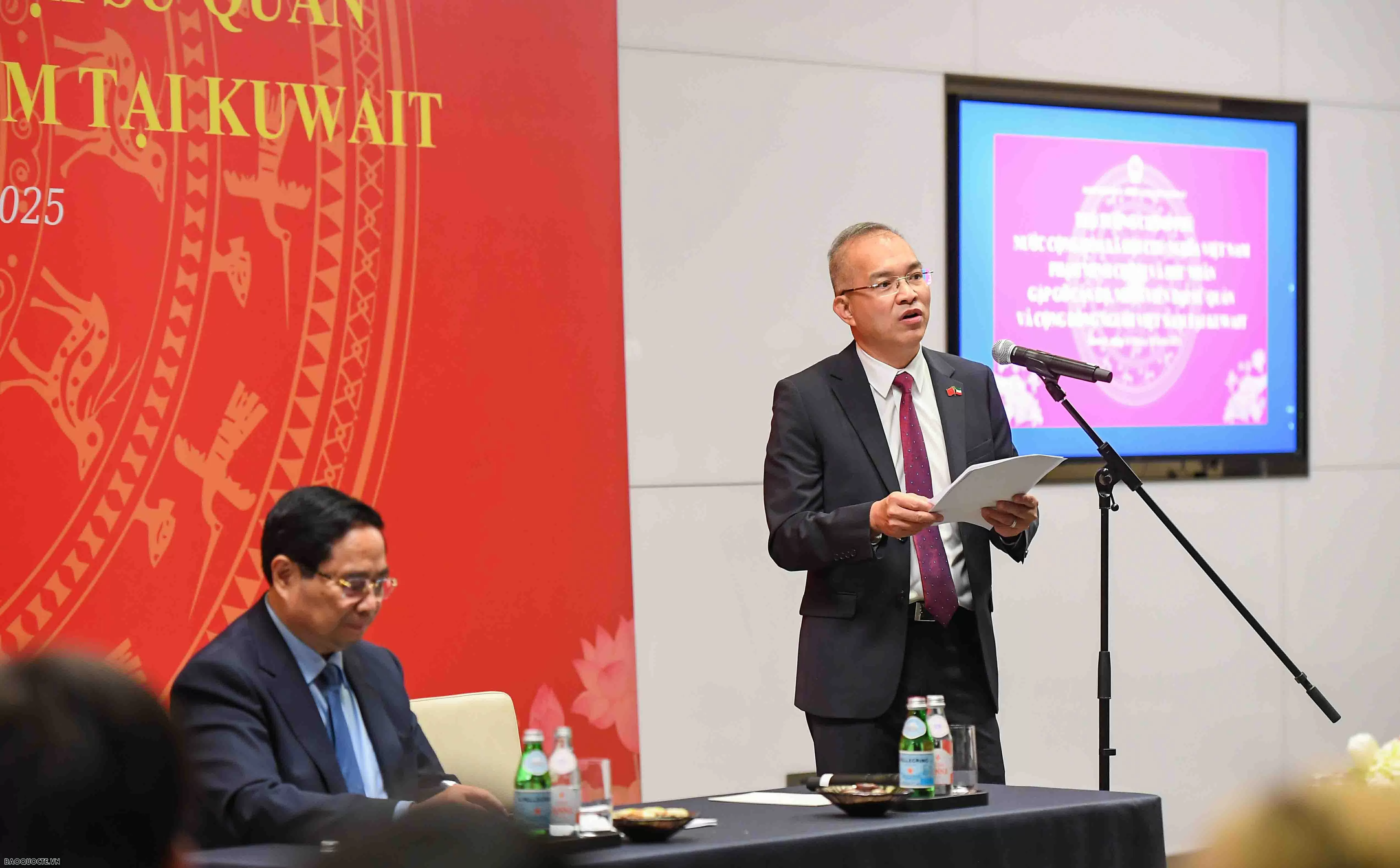 Thủ tướng Phạm Minh Chính gặp gỡ đại diện cộng đồng người Việt Nam tại Kuwait