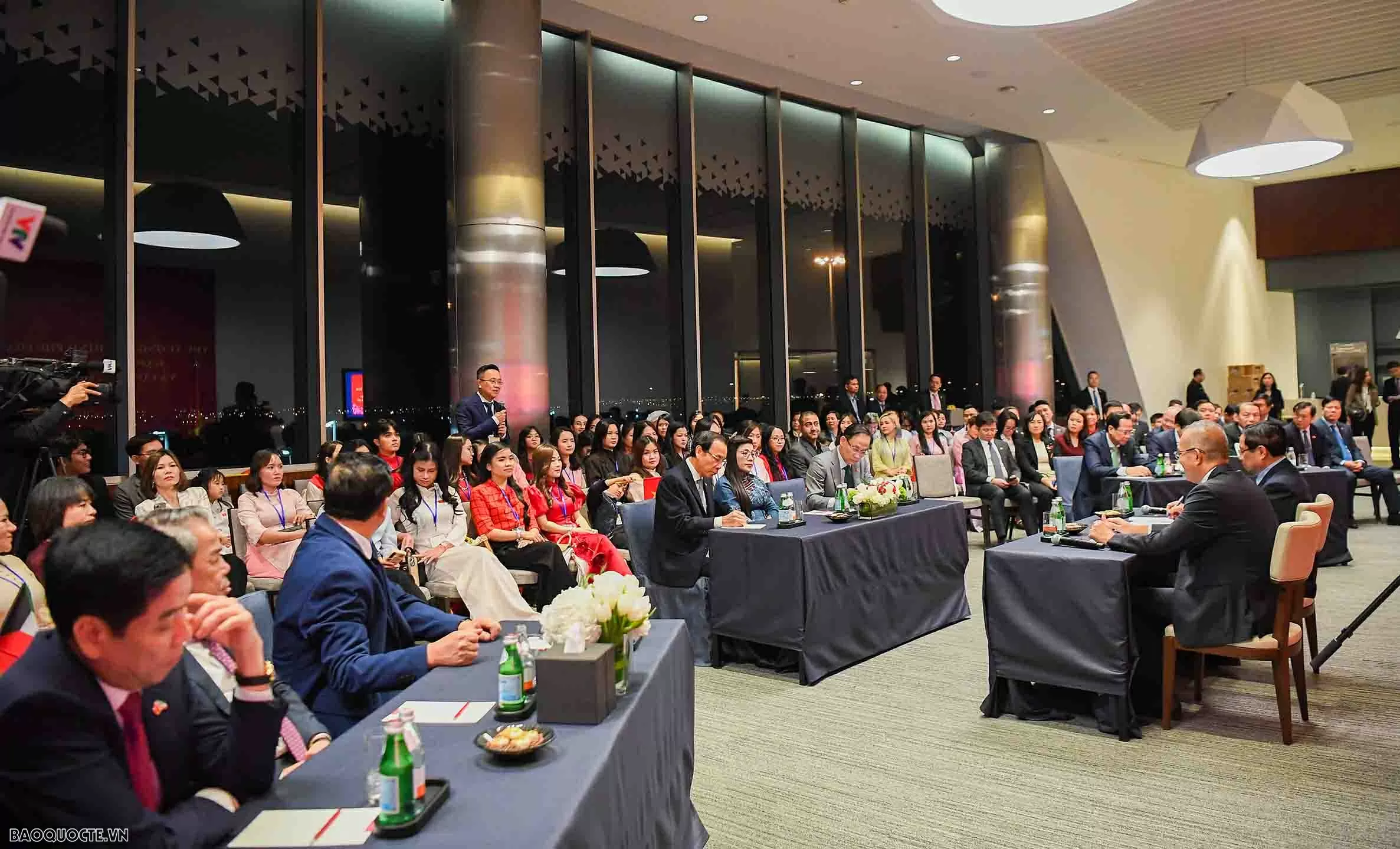 Thủ tướng Phạm Minh Chính gặp gỡ đại diện cộng đồng người Việt Nam tại Kuwait