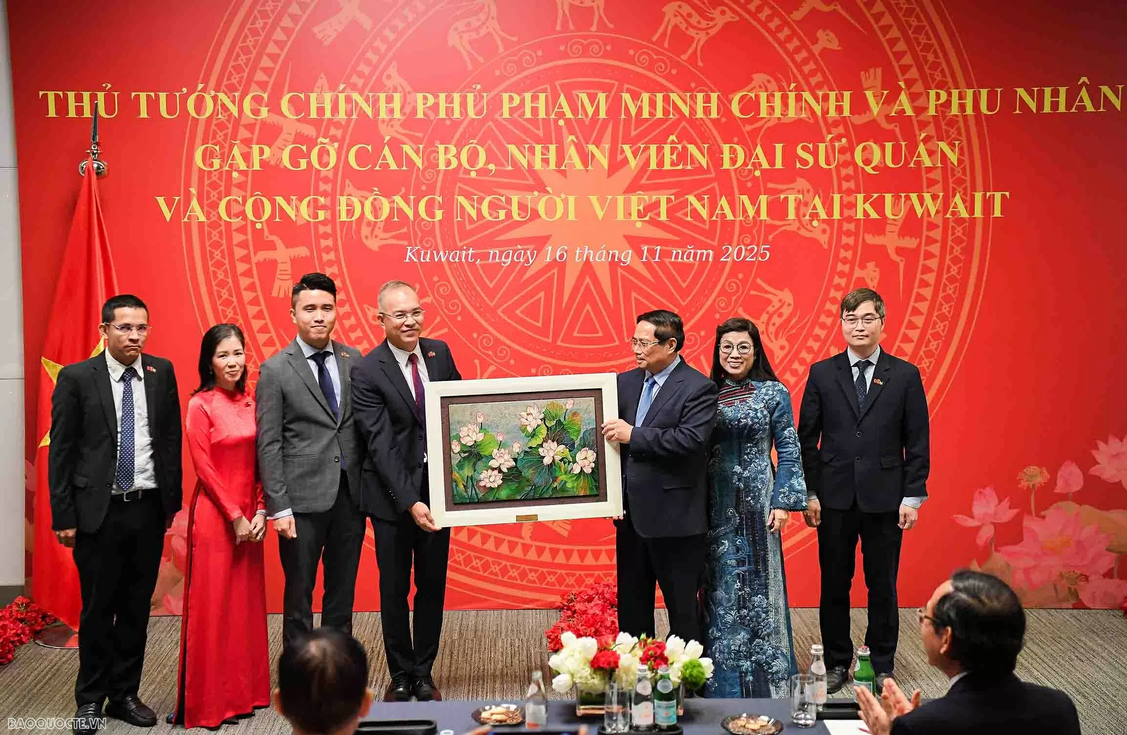 Thủ tướng Phạm Minh Chính gặp gỡ đại diện cộng đồng người Việt Nam tại Kuwait