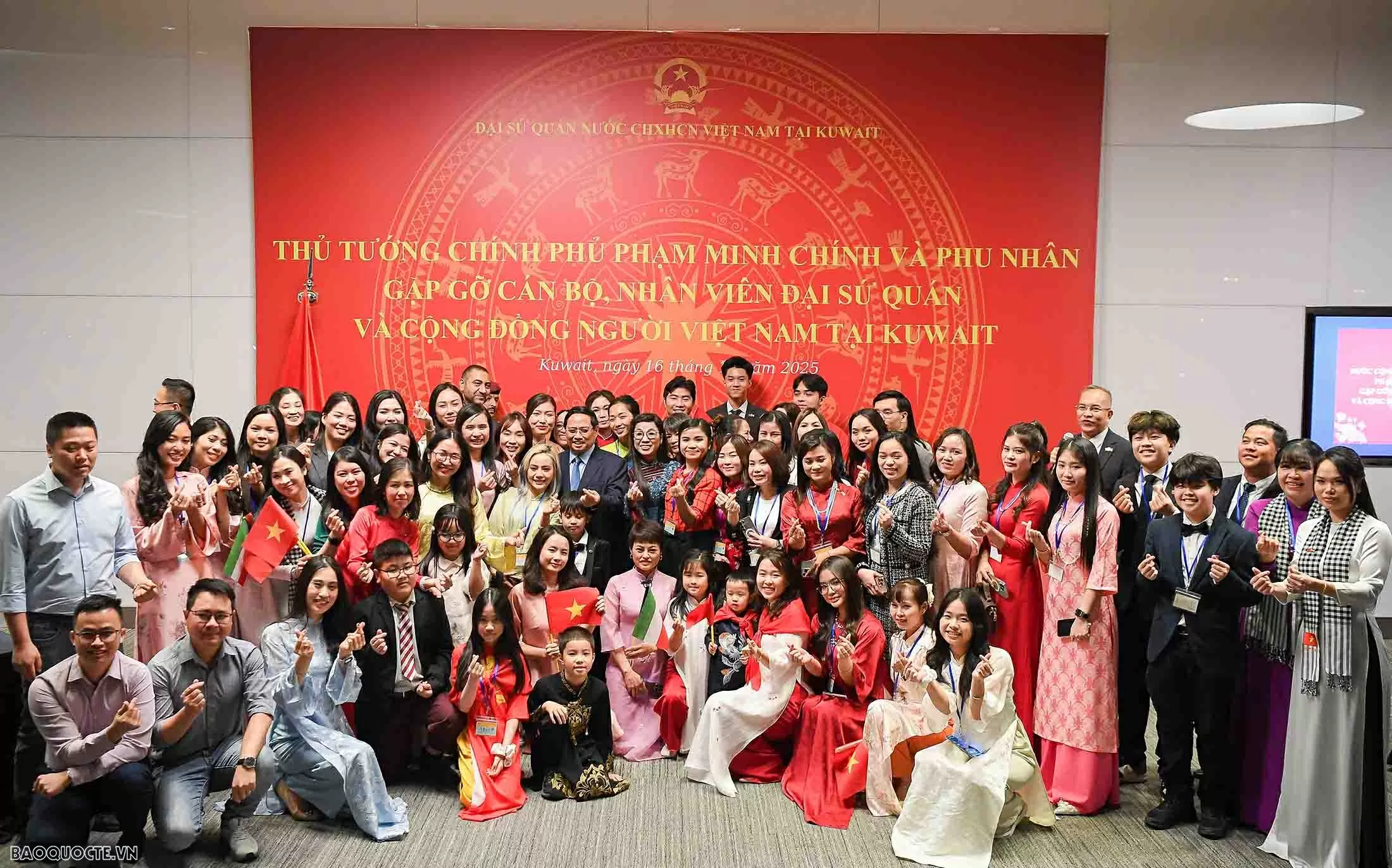 Thủ tướng Phạm Minh Chính gặp gỡ đại diện cộng đồng người Việt Nam tại Kuwait