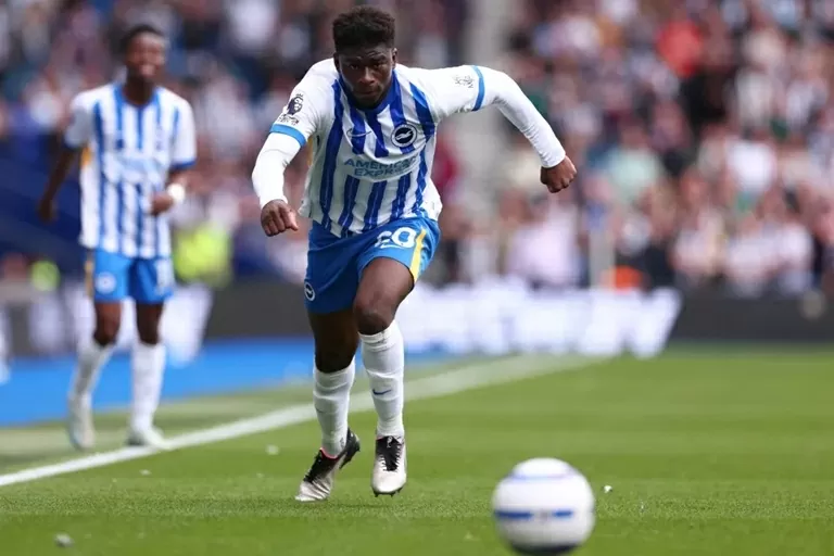 Man Utd được ‘bật đèn xanh’ vụ Carlos Baleba
