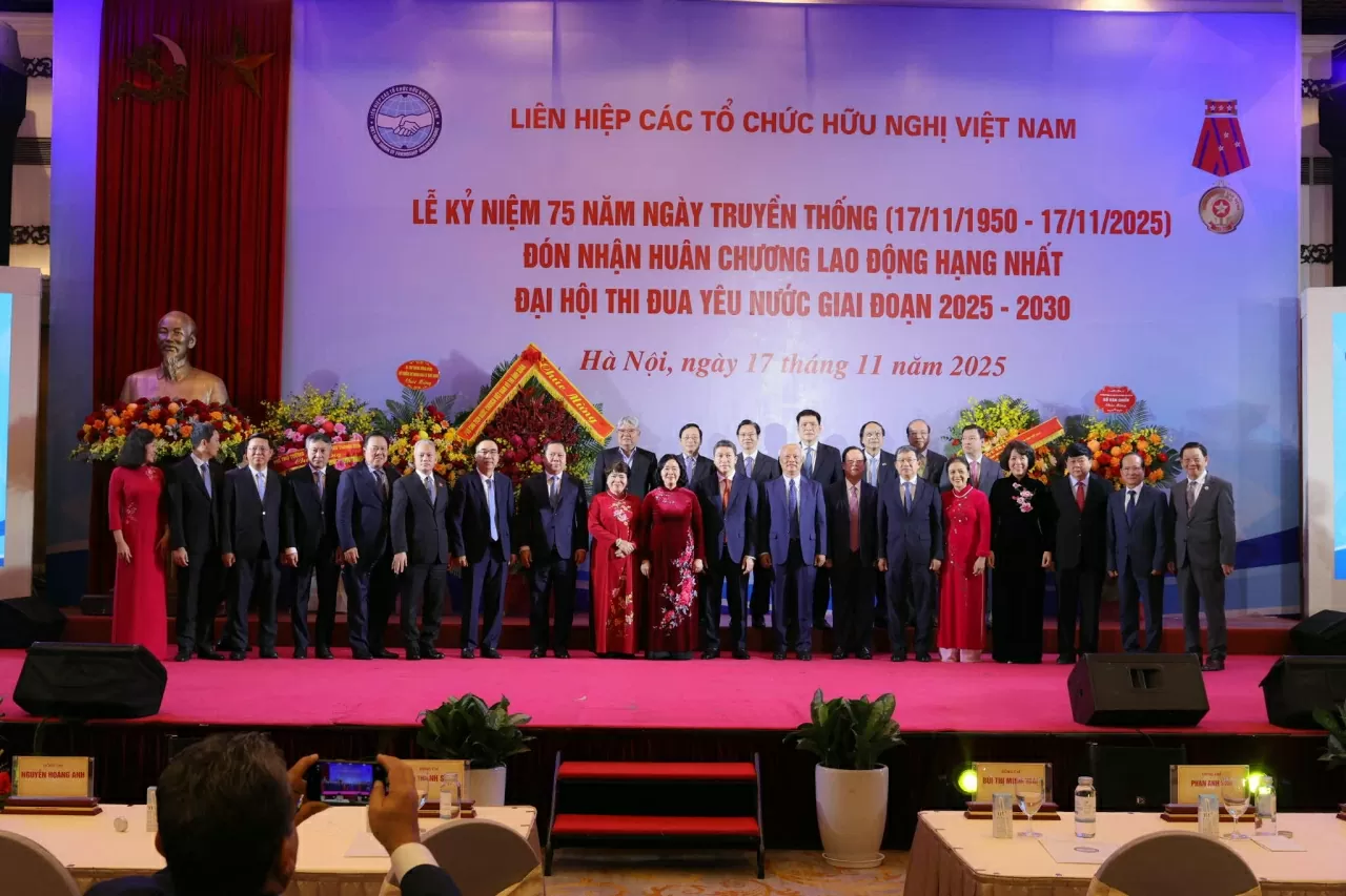 Liên hiệp các tổ chức hữu nghị Việt Nam đón nhận Huân chương Lao động hạng Nhất