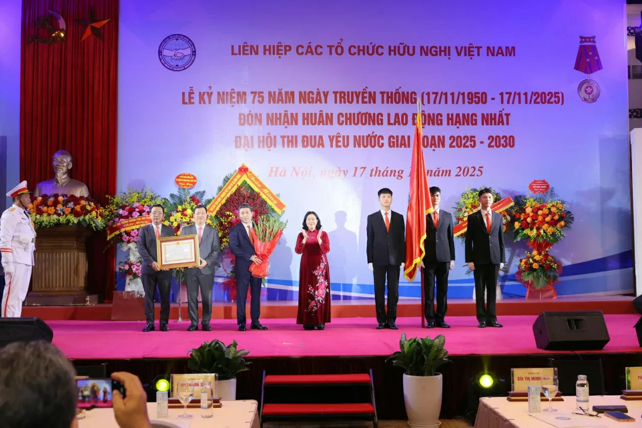Liên hiệp các tổ chức hữu nghị Việt Nam đón nhận Huân chương Lao động hạng Nhất