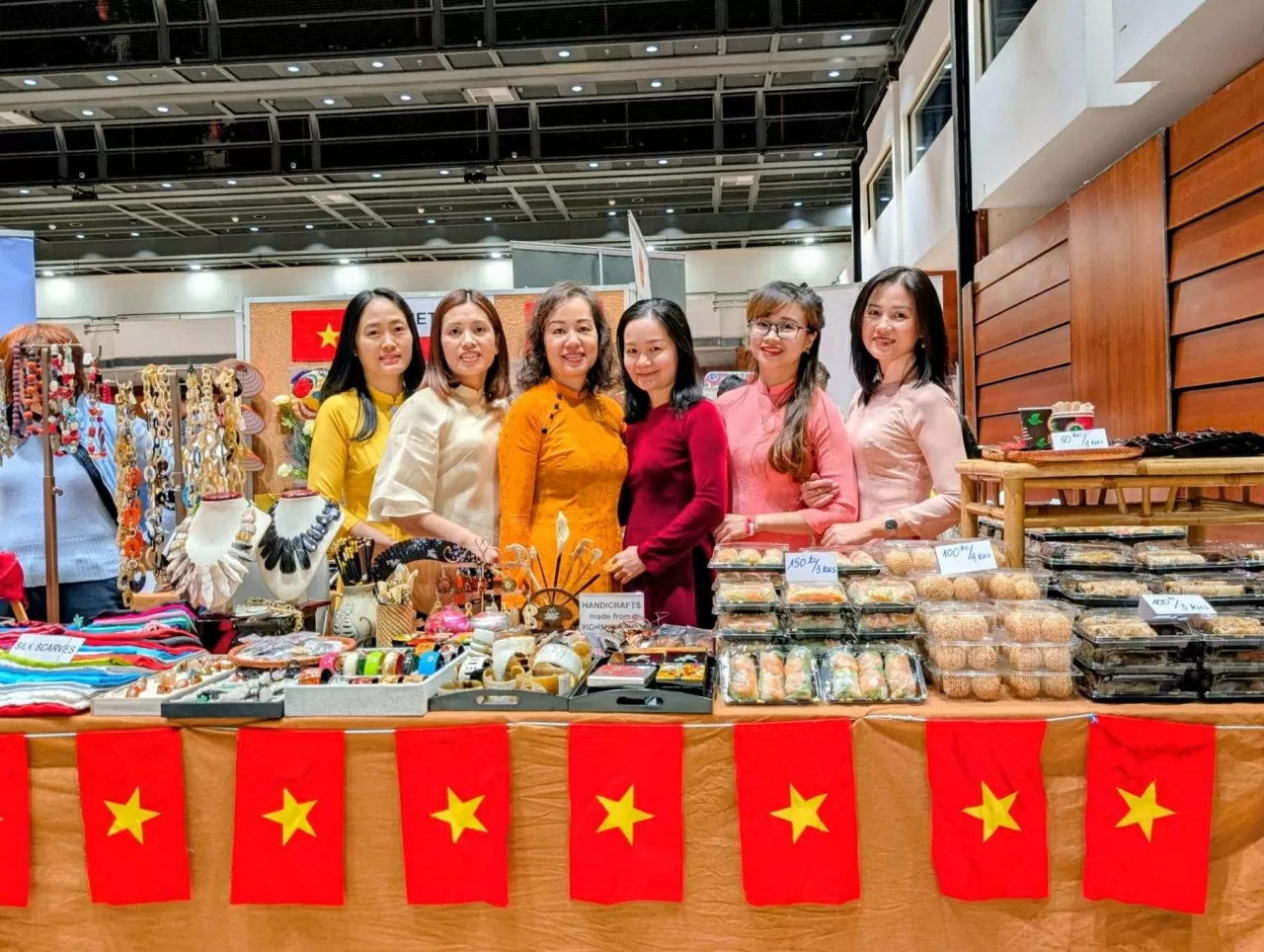Thông điệp về tinh thần đoàn kết, chia sẻ yêu thương của Việt Nam ở Hội chợ từ thiện quốc tế 2025 tại Czech
