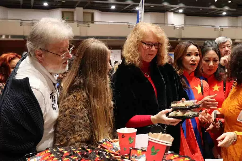 Thông điệp về tinh thần đoàn kết, chia sẻ yêu thương của Việt Nam ở Hội chợ từ thiện quốc tế 2025 tại Czech