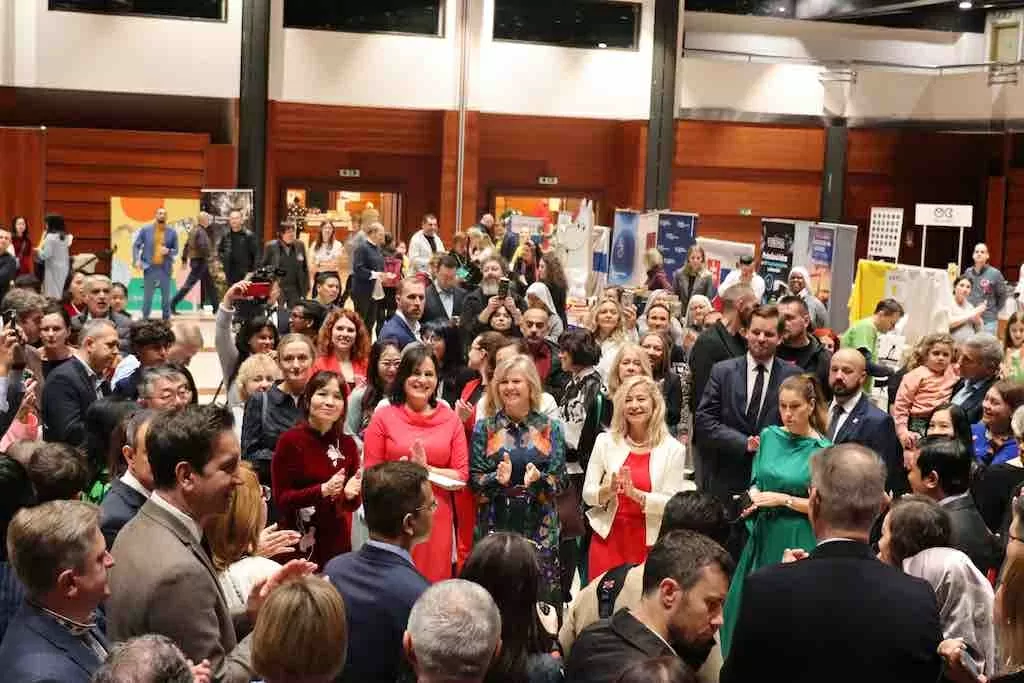 Thông điệp về tinh thần đoàn kết, chia sẻ yêu thương của Việt Nam ở Hội chợ từ thiện quốc tế 2025 tại Czech