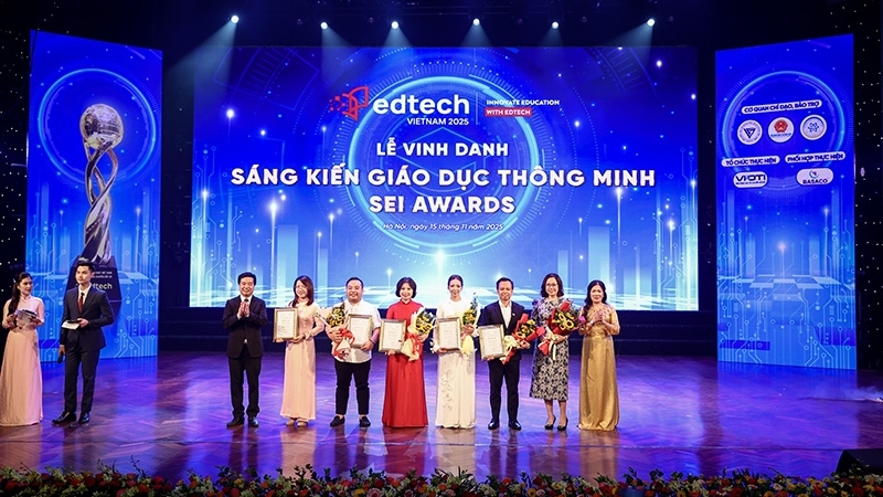 lop hoc so iclass duoc vinh danh anh huong giao duc 2025 khang dinh vi the tien phong chuyen doi so cua ismart