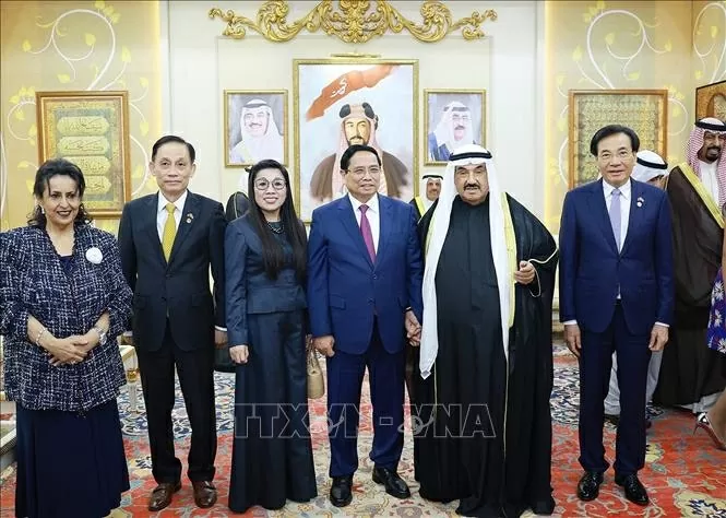 Thủ tướng Phạm Minh Chính thăm nguyên Thủ tướng Kuwait
