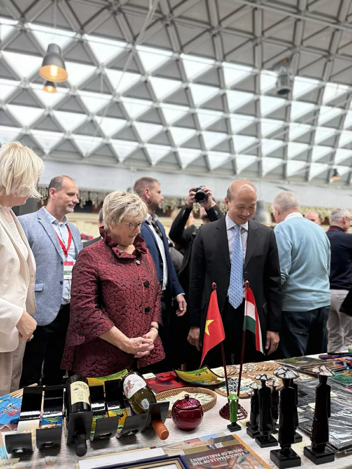 Hội chợ từ thiện 2025: Hình ảnh Việt Nam nhân ái và trách nhiệm với cộng đồng Hội chợ từ thiện 2025: Hình ảnh Việt Nam nhân ái và trách nhiệm với cộng đồng