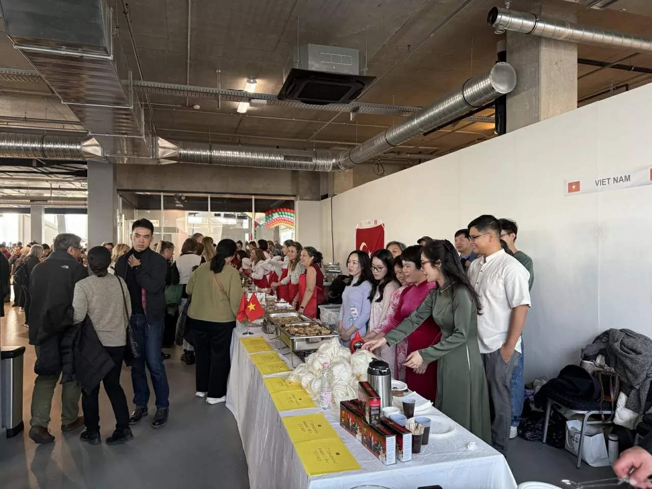 Hội chợ từ thiện 2025: Hình ảnh Việt Nam nhân ái và trách nhiệm với cộng đồng Hội chợ từ thiện 2025: Hình ảnh Việt Nam nhân ái và trách nhiệm với cộng đồng