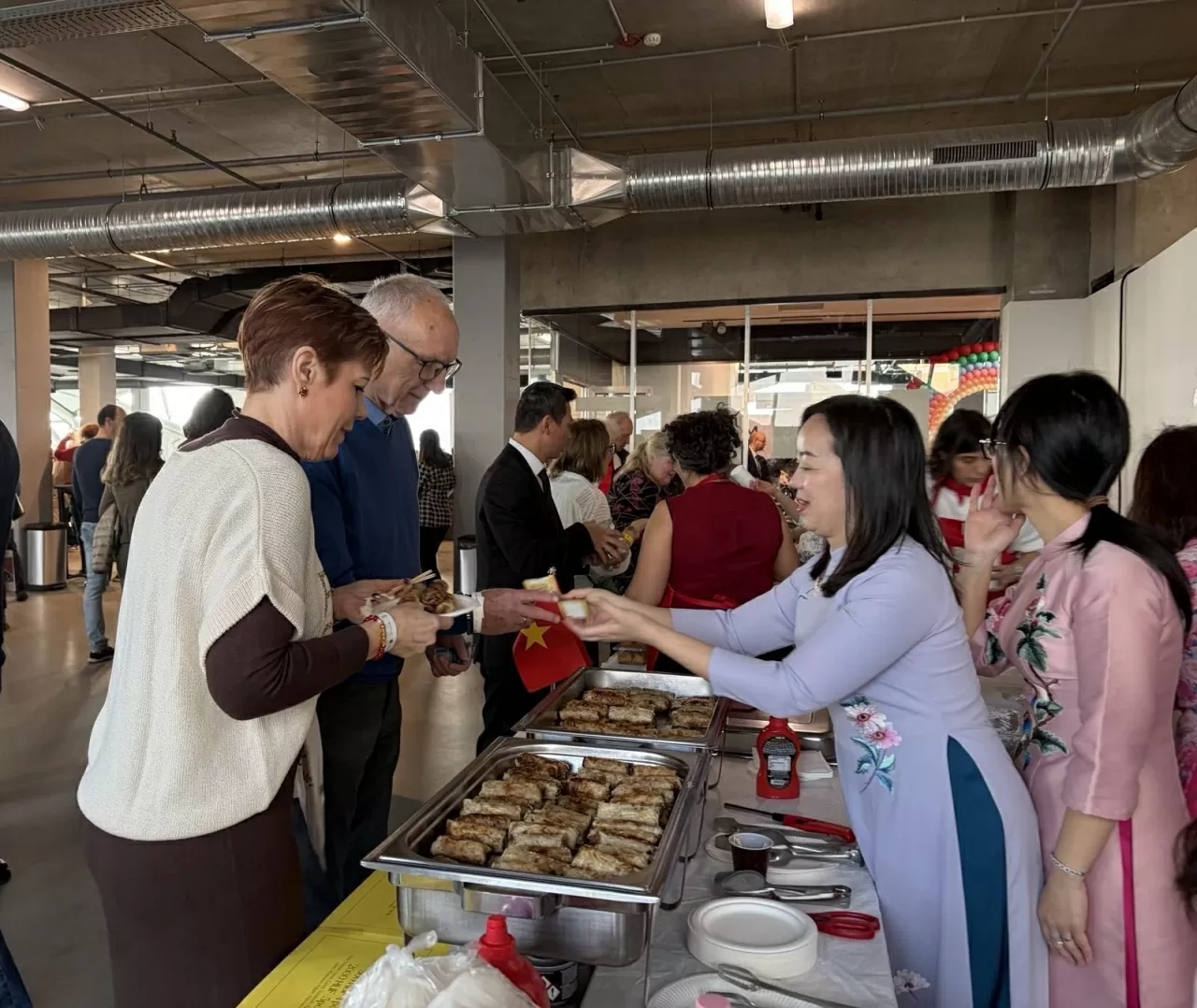 Hội chợ từ thiện 2025: Hình ảnh Việt Nam nhân ái và trách nhiệm với cộng đồng Hội chợ từ thiện 2025: Hình ảnh Việt Nam nhân ái và trách nhiệm với cộng đồng