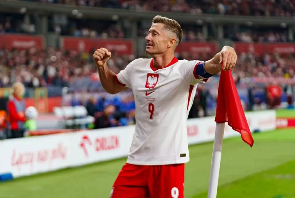 Lewandowski tiến sát cột mốc 900 bàn thắng và kiến tạo