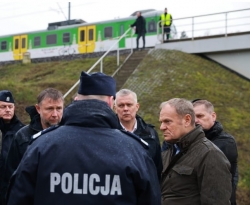 Tuyến đường sắt vận chuyển hàng viện trợ cho Ukraine bị nổ, Thủ tướng Ba Lan: 