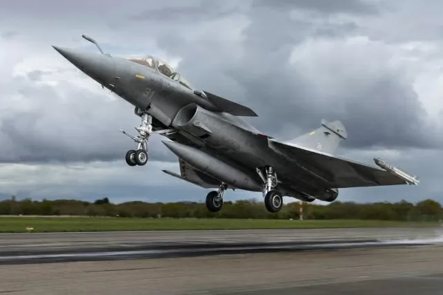 Ukraine đạt thỏa thuận lịch sử với Pháp, sẽ sở hữu một trong những vũ khí phòng không lớn nhất thế giới Ukraine đạt thỏa thuận lịch sử với Pháp, sẽ sở hữu một trong những vũ khí phòng không lớn nhất thế giới