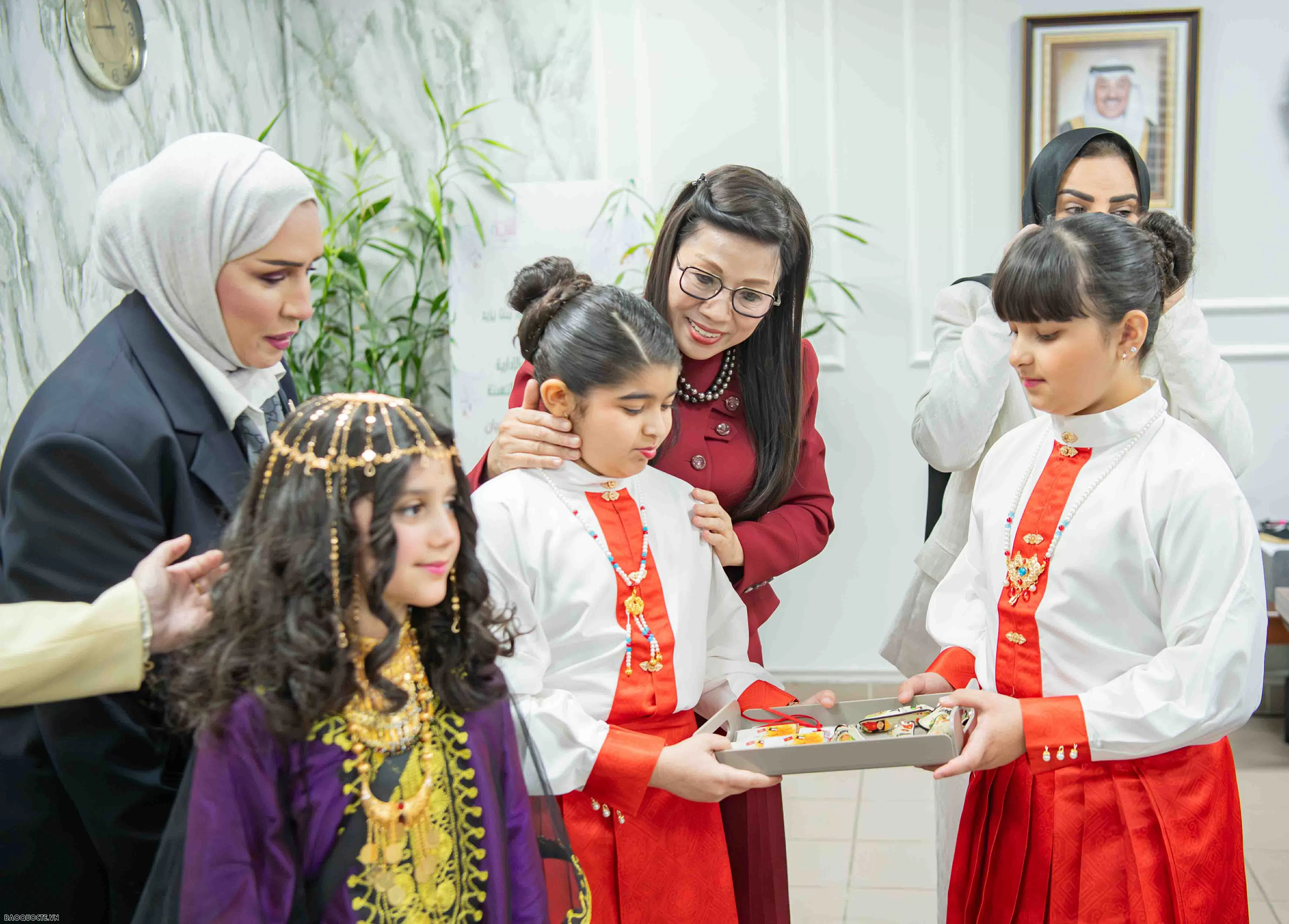 Phu nhân Thủ tướng Việt Nam và Kuwait thăm Bảo tàng Cung Al-Salam