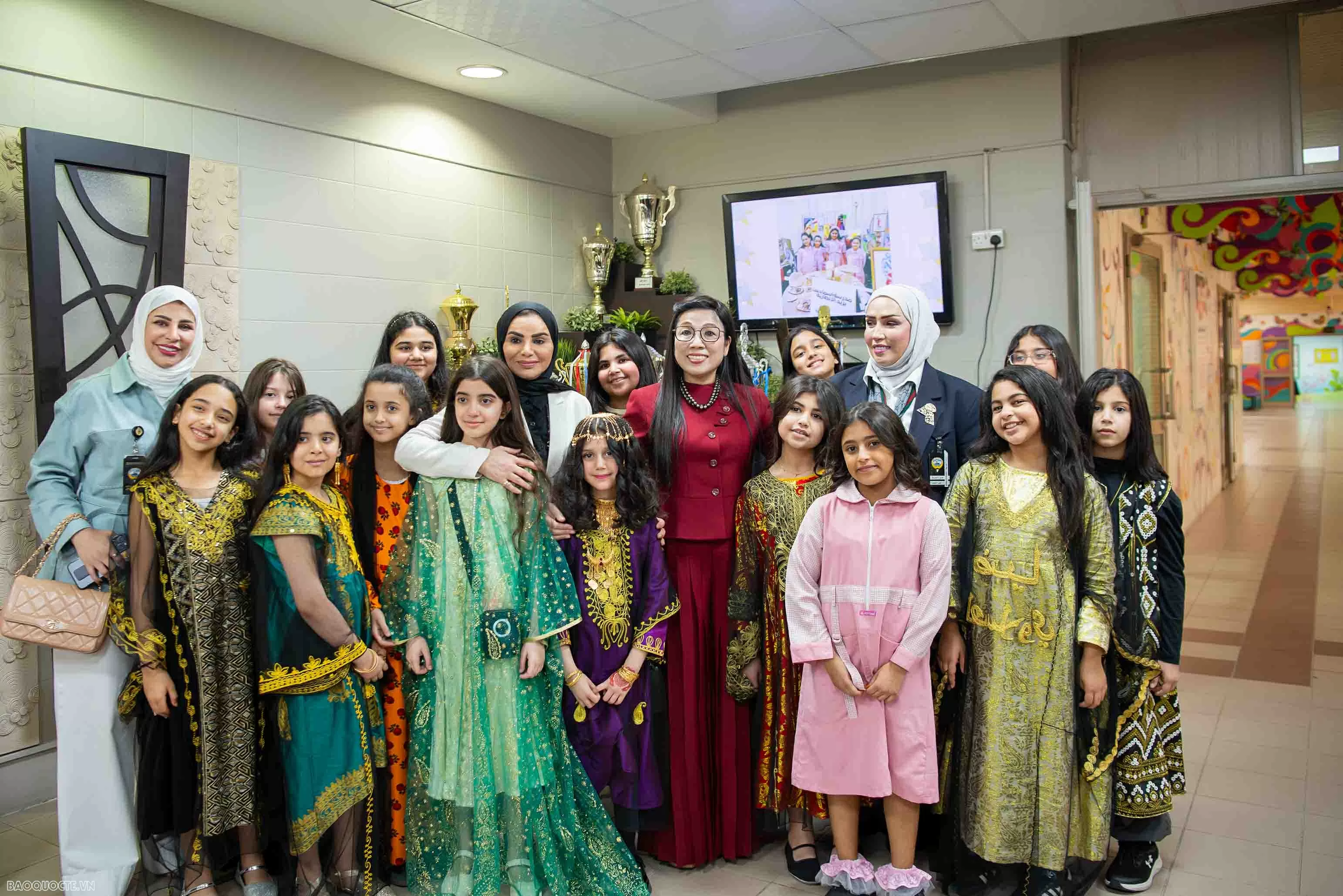 Phu nhân Thủ tướng Việt Nam và Kuwait thăm Bảo tàng Cung Al-Salam Phu nhân Thủ tướng Việt Nam và Kuwait thăm Bảo tàng Cung Al-Salam