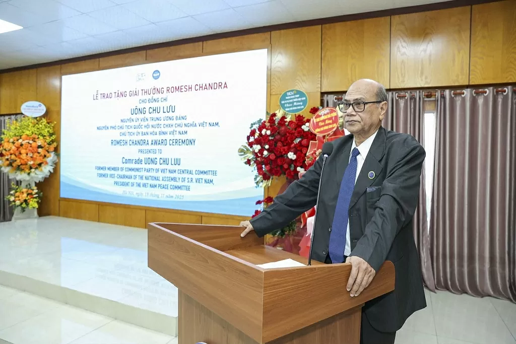 Chủ tịch Ủy ban Hòa bình Việt Nam Uông Chu Lưu nhận Giải thưởng Romesh Chandra của Ấn Độ