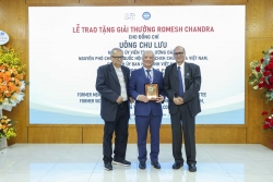 Chủ tịch Ủy ban Hòa bình Việt Nam Uông Chu Lưu nhận Giải thưởng Romesh Chandra của Ấn Độ