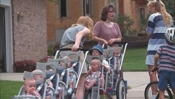 Cuộc sống 28 năm kín tiếng của những người con trong ca sinh 7 tại Mỹ