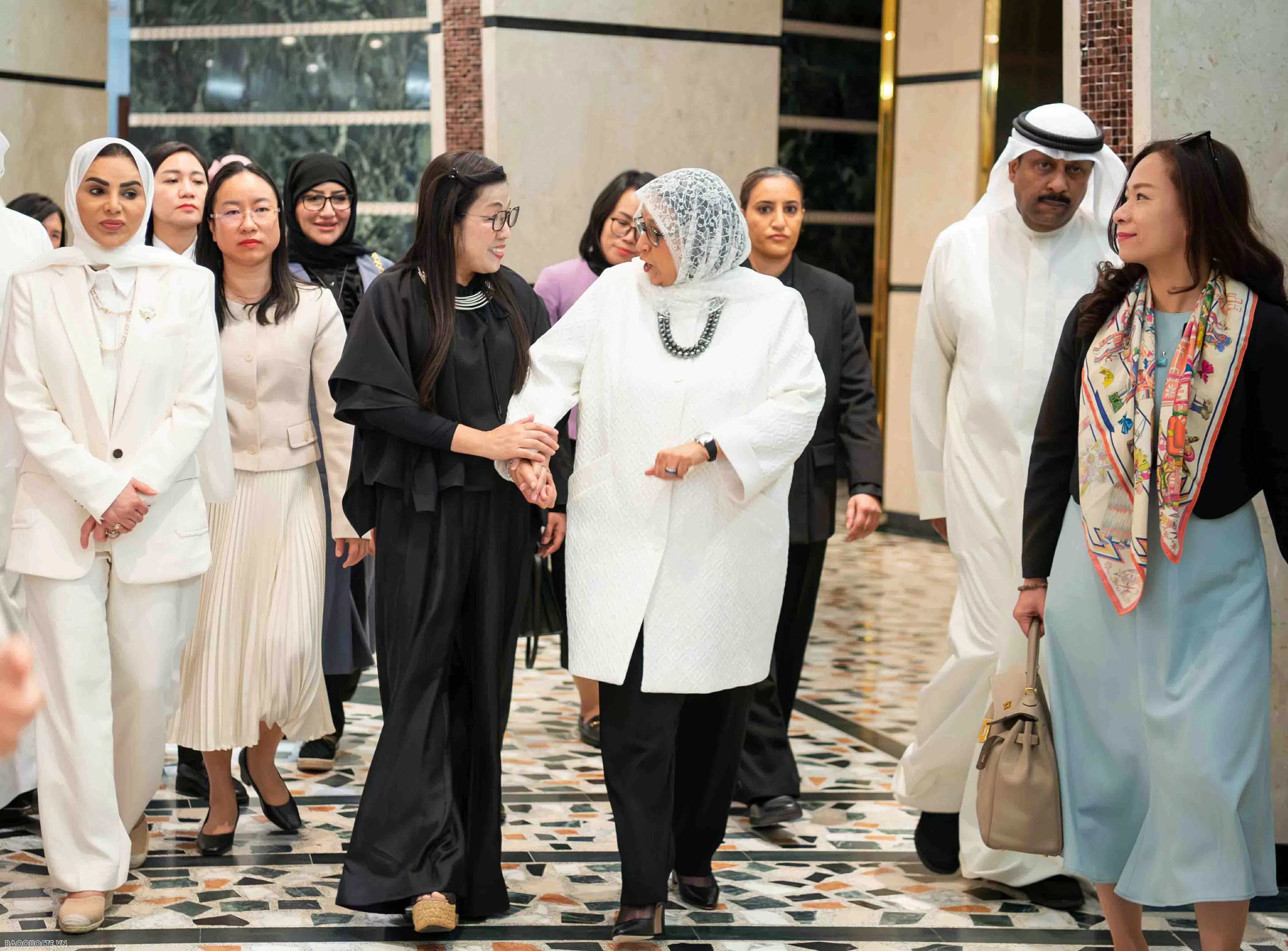 Phu nhân Thủ tướng Việt Nam và Kuwait thăm Bảo tàng Cung Al-Salam