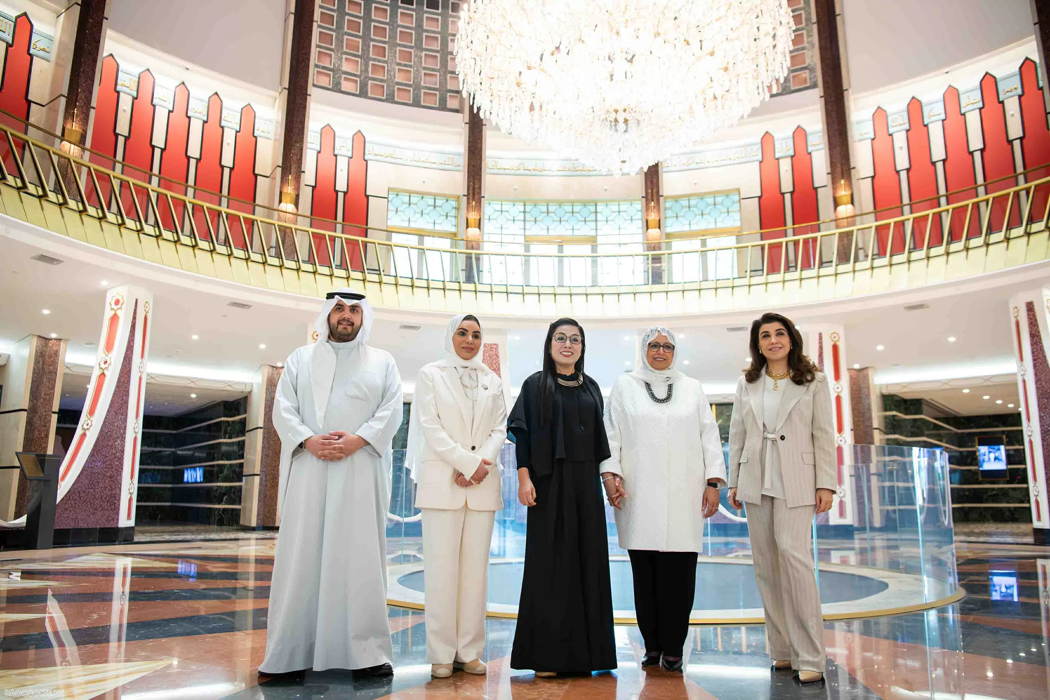 Phu nhân Thủ tướng Việt Nam và Kuwait thăm Bảo tàng Cung Al-Salam