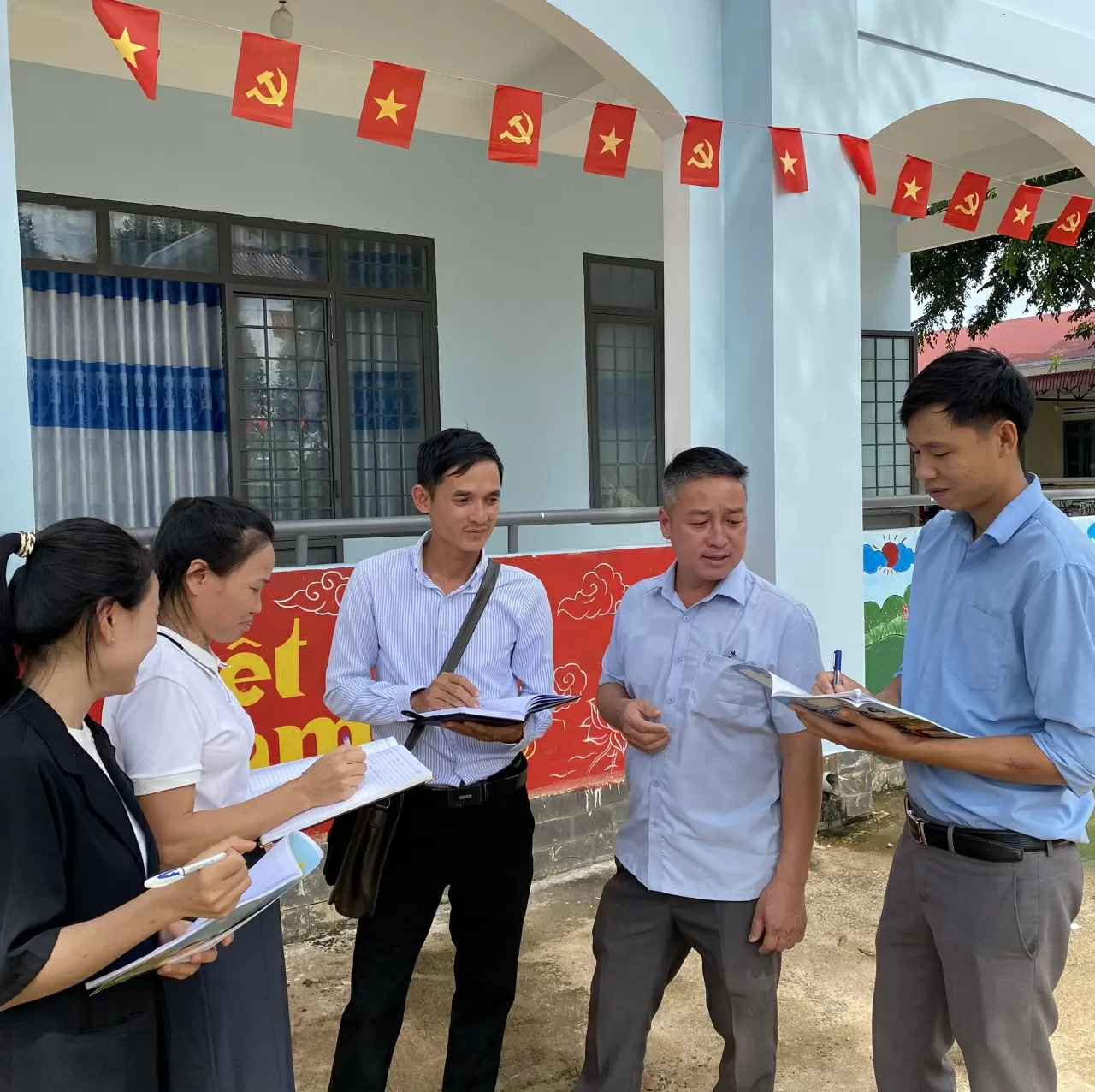 Thầy giáo thầm lặng gieo mầm tương lai trên biên giới Ia Đal Thầy giáo thầm lặng gieo mầm tương lai trên biên giới Ia Đal