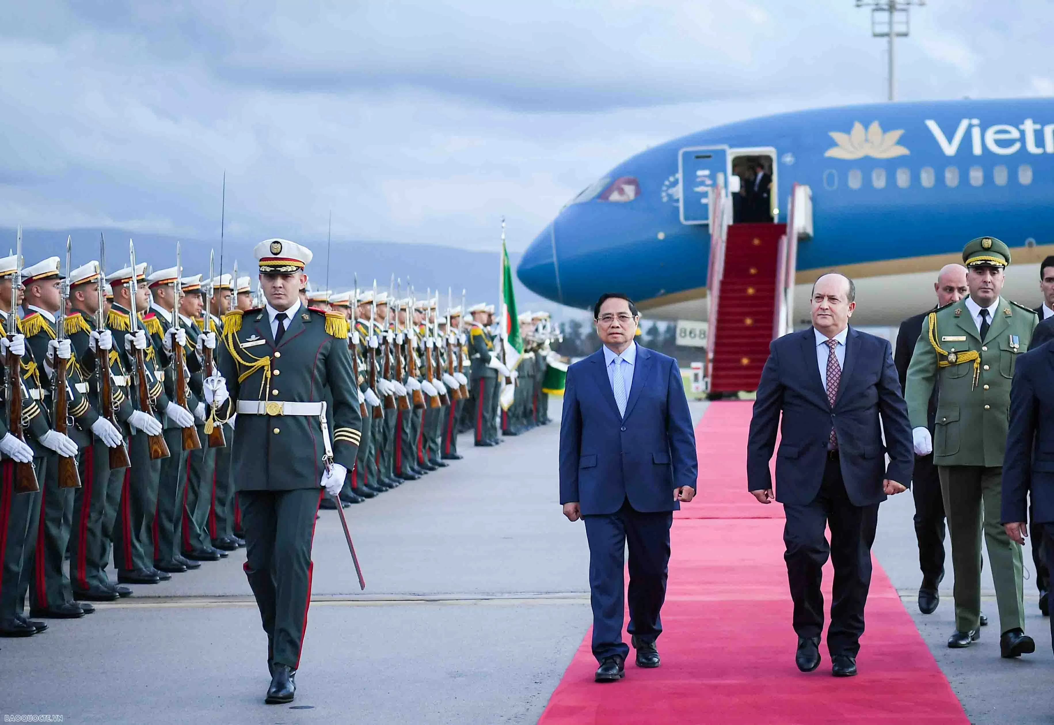 Lễ đón chính thức Thủ tướng Phạm Minh Chính và Phu nhân thăm chính thức Algeria