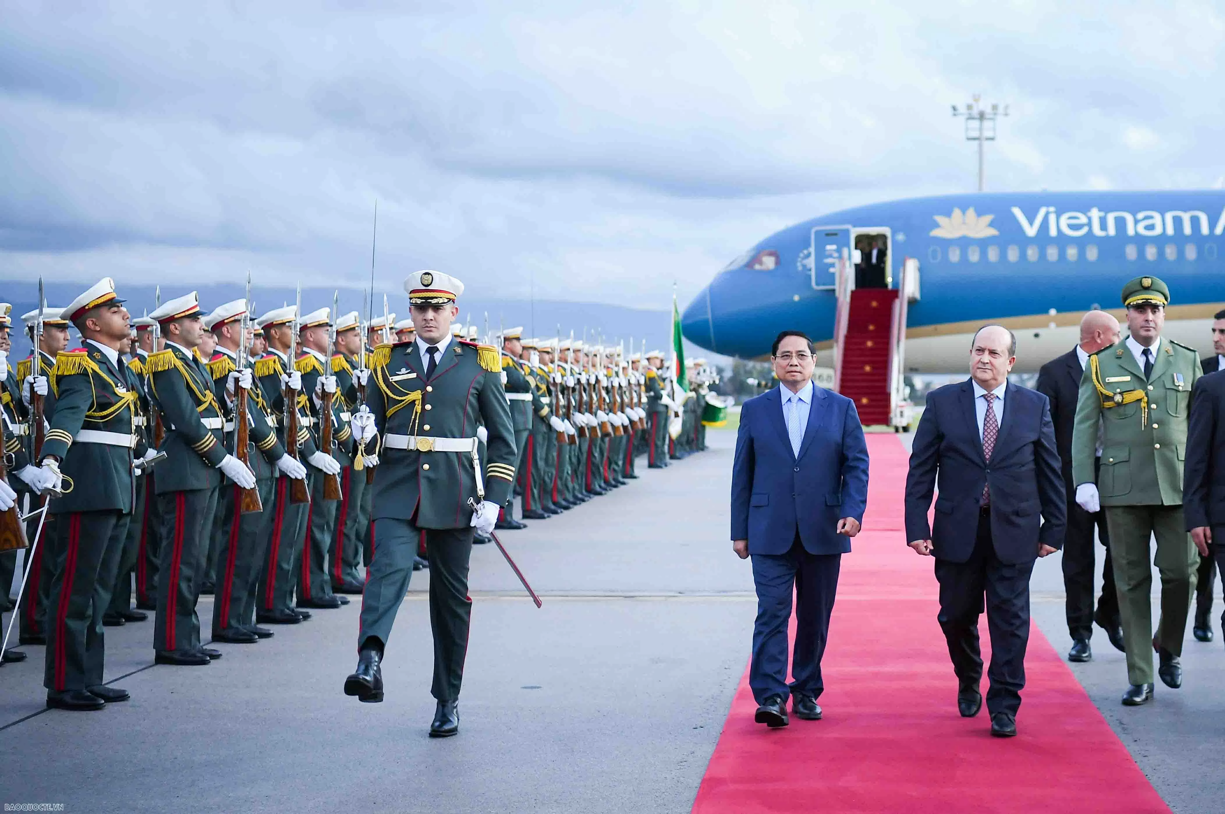 Lễ đón chính thức Thủ tướng Phạm Minh Chính và Phu nhân thăm chính thức Algeria