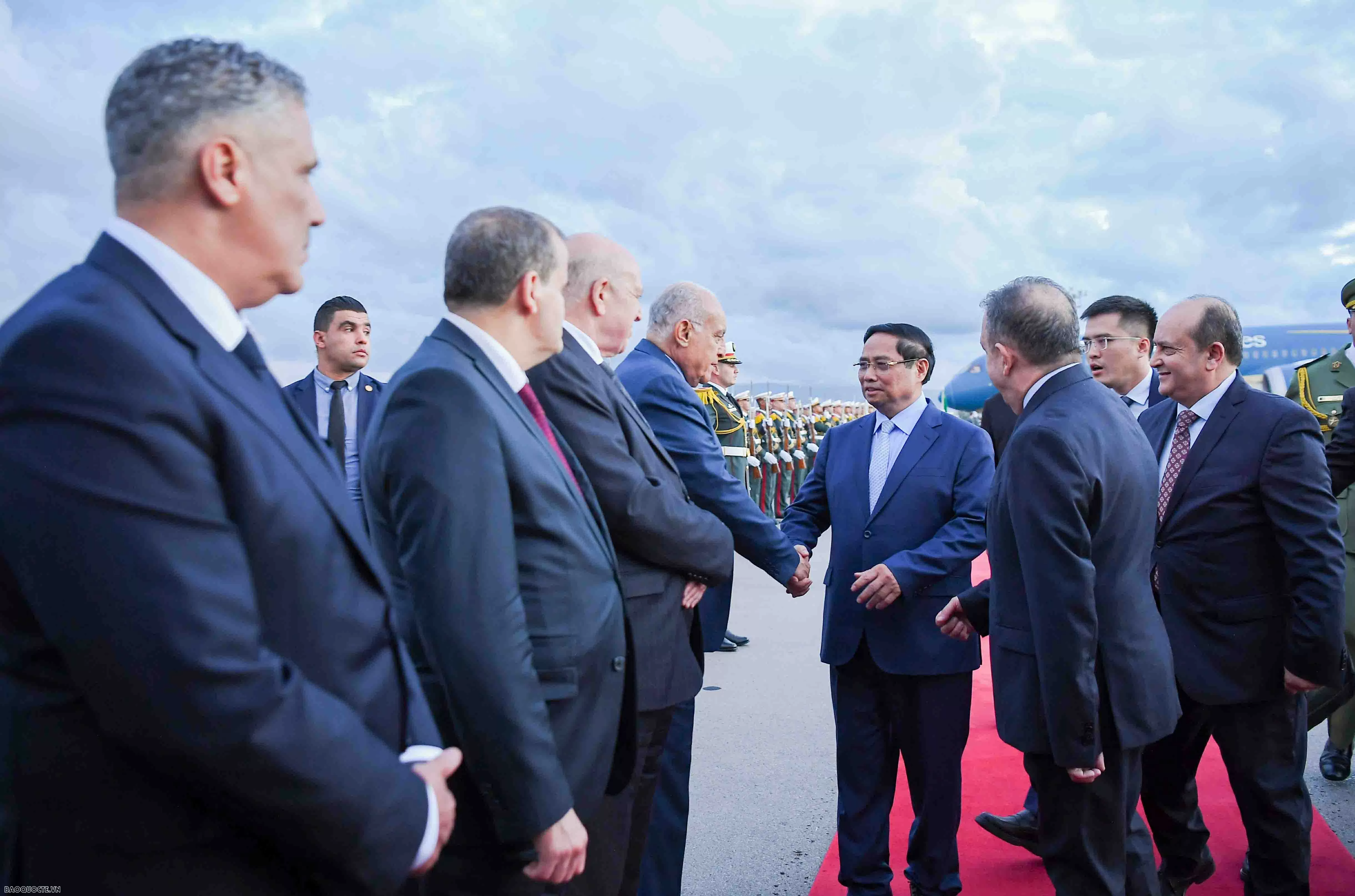 Lễ đón chính thức Thủ tướng Phạm Minh Chính và Phu nhân thăm chính thức Algeria