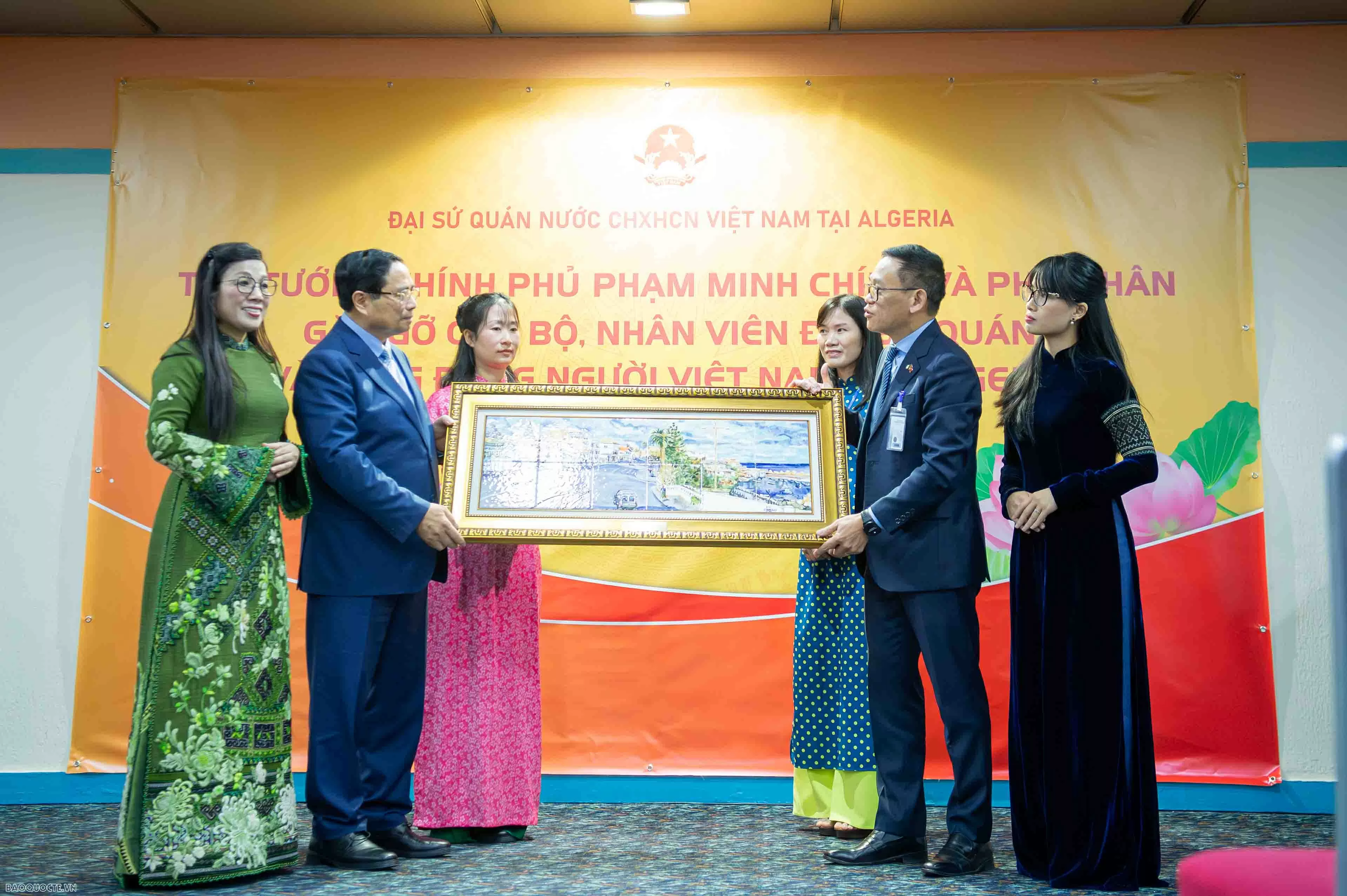 Thủ tướng: Tình dân tộc, nghĩa đồng bào là tài sản vô giá của đất nước ta trong mọi hoàn cảnh