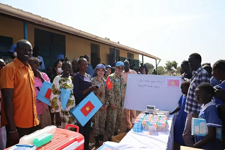 Bệnh viện dã chiến Việt Nam đồng hành với sự nghiệp giáo dục tại Bentiu Bệnh viện dã chiến Việt Nam đồng hành với sự nghiệp giáo dục tại Nam Sudan