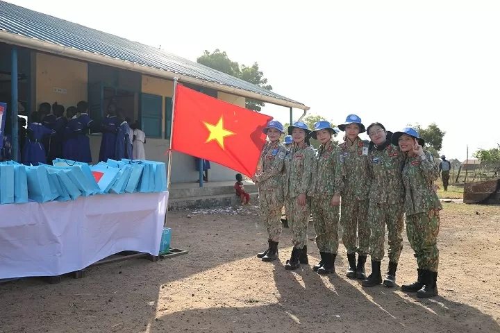 Bệnh viện dã chiến Việt Nam đồng hành với sự nghiệp giáo dục tại Bentiu Bệnh viện dã chiến Việt Nam đồng hành với sự nghiệp giáo dục tại Nam Sudan