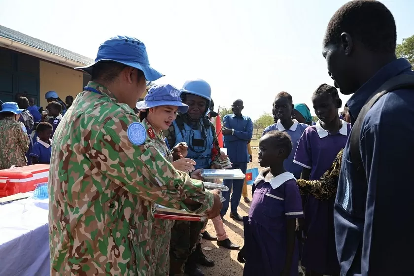 Bệnh viện dã chiến Việt Nam đồng hành với sự nghiệp giáo dục tại Bentiu Bệnh viện dã chiến Việt Nam đồng hành với sự nghiệp giáo dục tại Nam Sudan