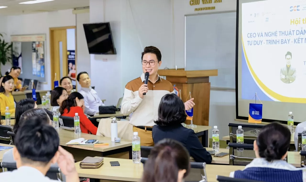 TS Trịnh Lê Anh: Người thầy phải thắp lên ngọn lửa, kiến tạo nên những con người làm chủ tương lai TS Trịnh Lê Anh: Người thầy phải thắp lên ngọn lửa, kiến tạo nên những con người làm chủ tương lai