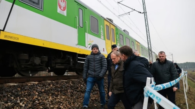 tuyen duong sat van chuyen hang vien tro cho ukraine bi no ba lan diem mat chi ten thu pham nga noi dang dua voi lua